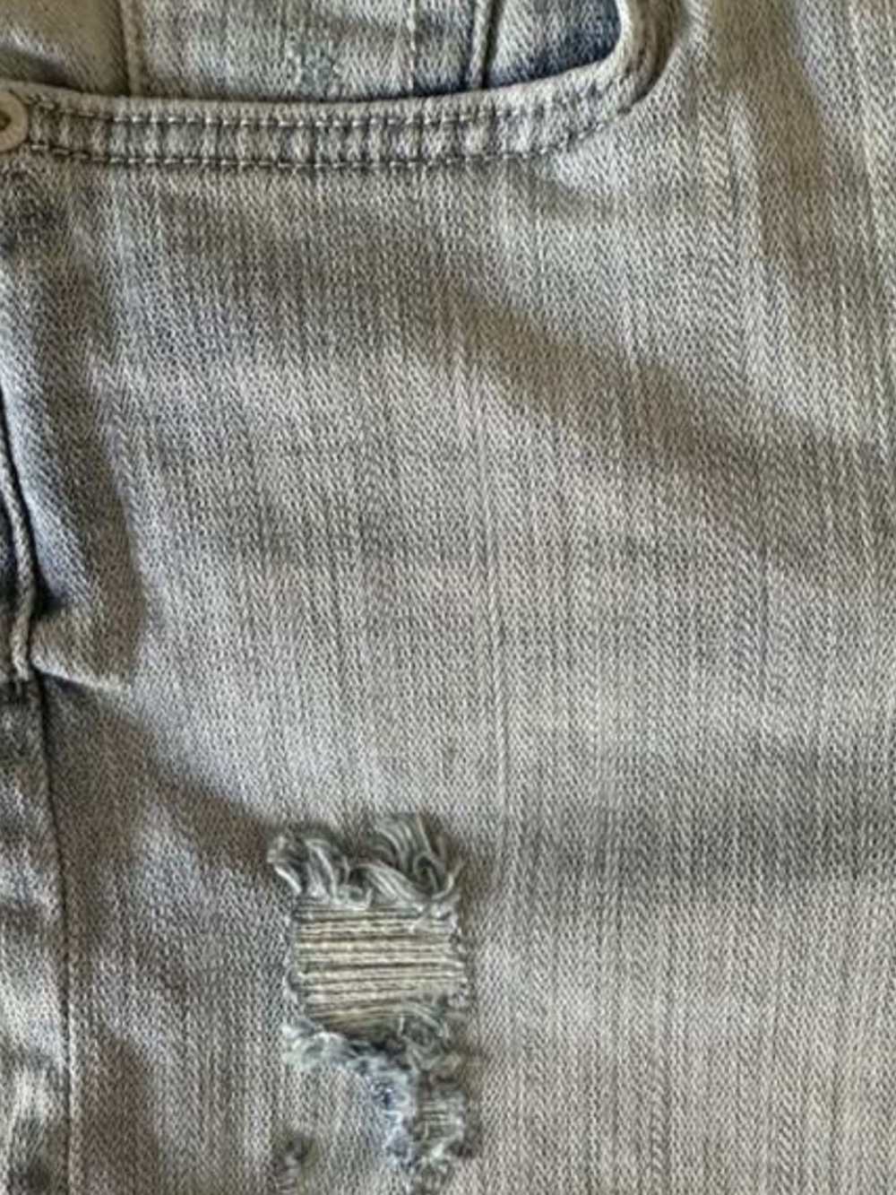 7 For All Mankind Distressed Shorts, Size 25. New - Picture 4 of 13